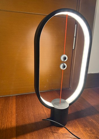 Modern Siyah LED Denge Masa Lambası - Görsel 5