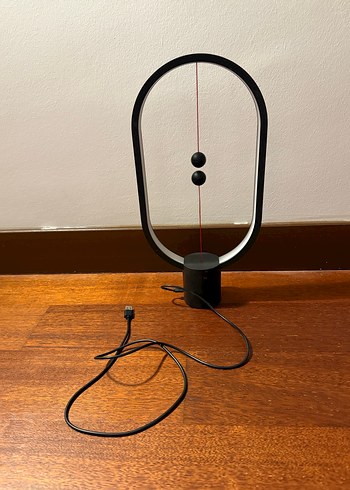 Modern Siyah LED Denge Masa Lambası - Görsel 4