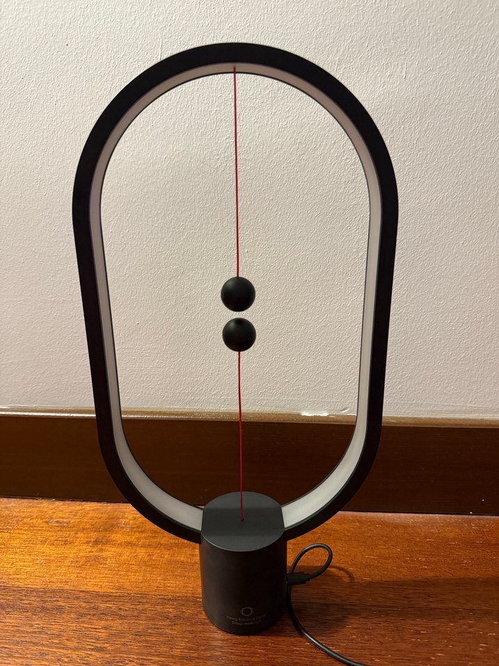 Modern Siyah LED Denge Masa Lambası - Görsel 3