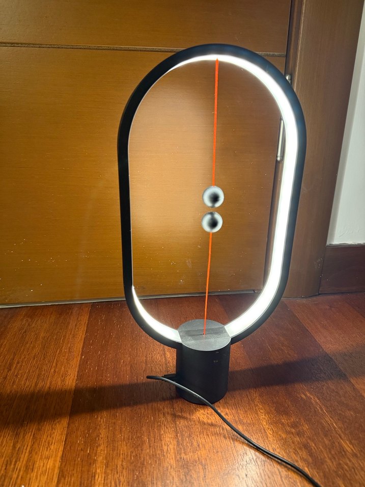 Modern Siyah LED Denge Masa Lambası - Görsel 2