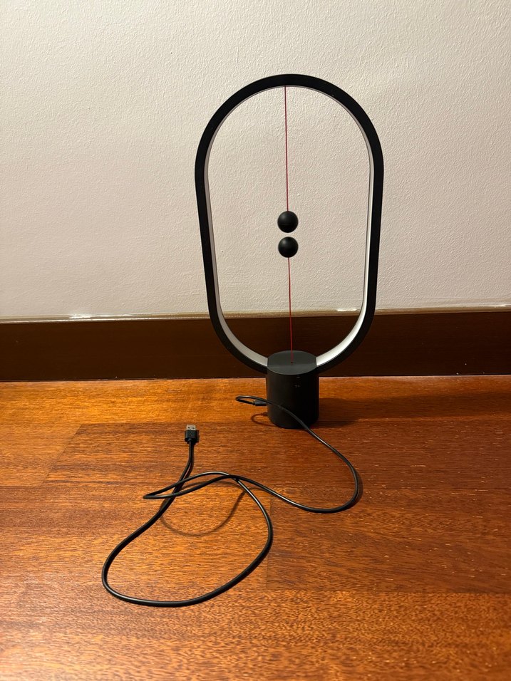 Modern Siyah LED Denge Masa Lambası - Görsel 4