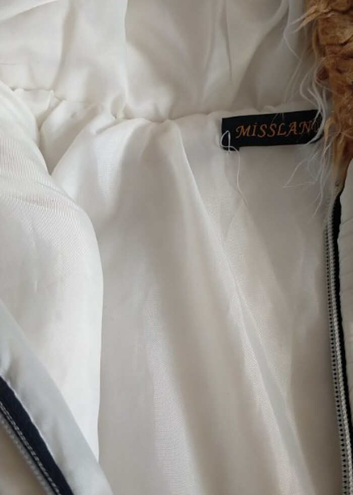 Kapşonlu şisme beyaz mont - Görsel 3