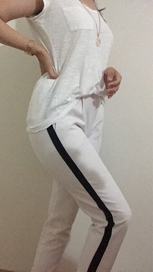 Beyaz çizgili pantolon 