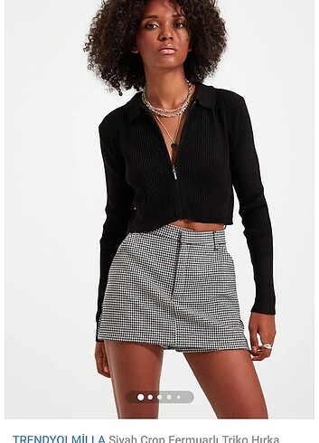 TRENDYOLMİLLA SİYAH FERMUARLI CROP