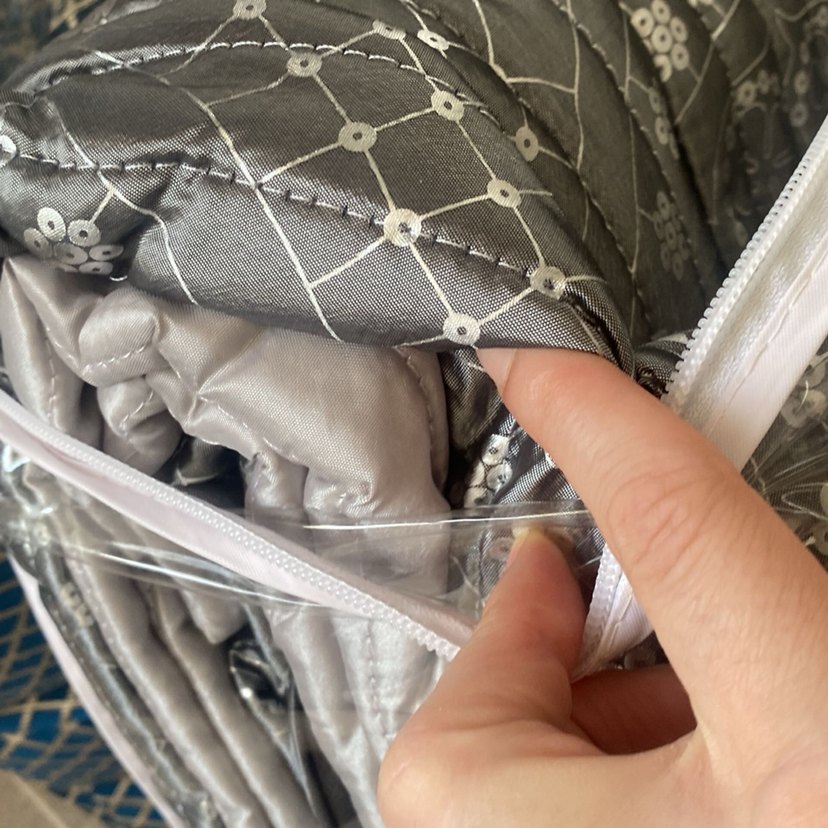 Gri İşlemeli Saten Yatak Örtüsü Beliza - Görsel 3