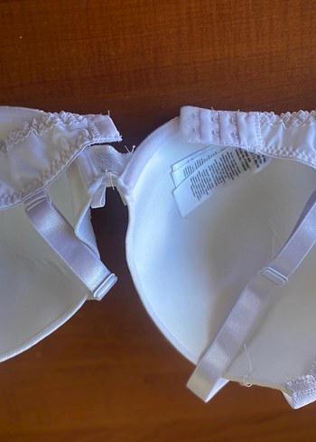 Yurtdışından Beyaz Dantelli Midi Sütyen 85D - Görsel 6