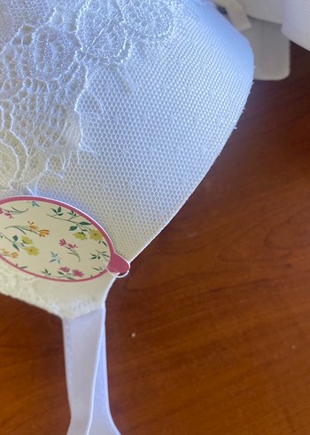 Yurtdışından Beyaz Dantelli Midi Sütyen 85D - Görsel 2