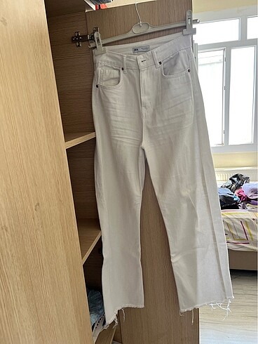 Zara Beyaz jeans