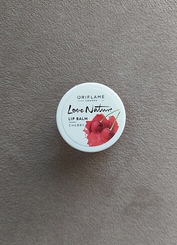 oriflame love nature lip balm cherry