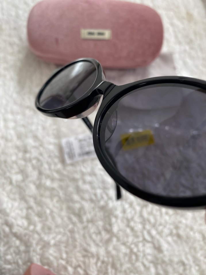 Miu Miu Kadın Gri Kürklü Güneş Gözlüğü - Görsel 4