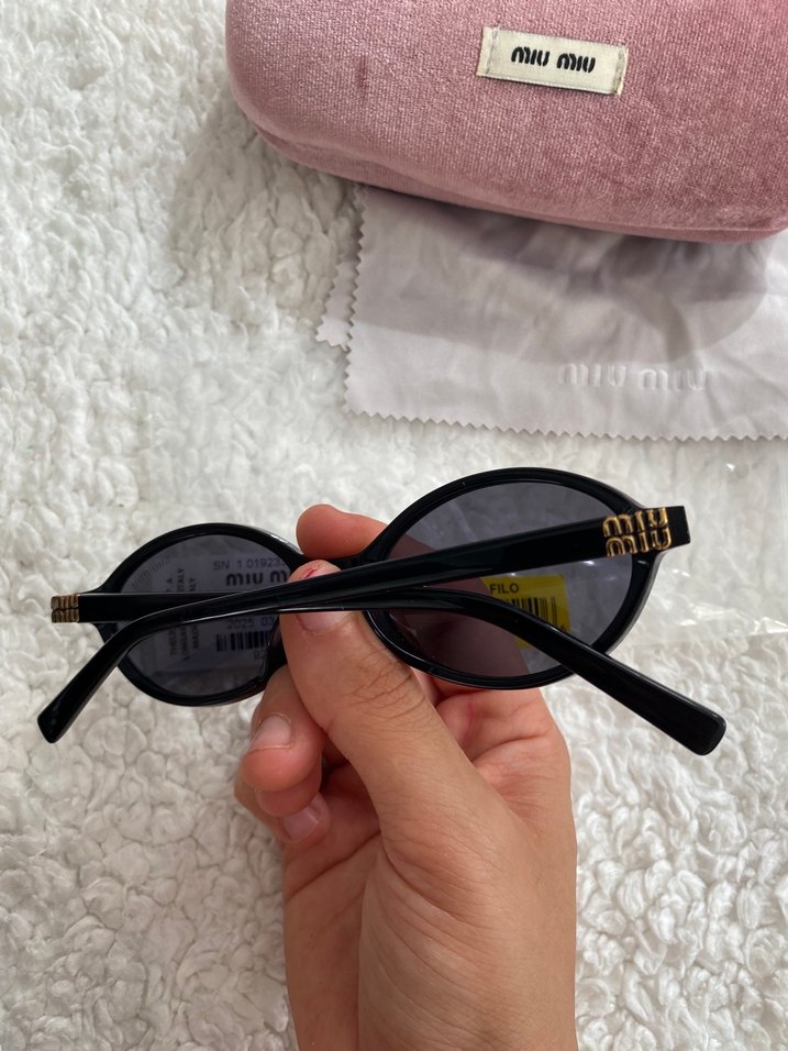 Miu Miu Kadın Gri Kürklü Güneş Gözlüğü - Görsel 2