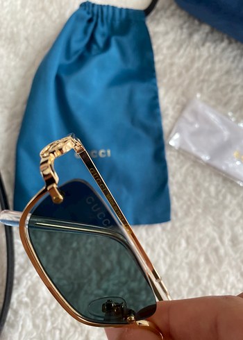 Altın Renk Minimalist Kadın Güneş Gözlüğü - Görsel 3