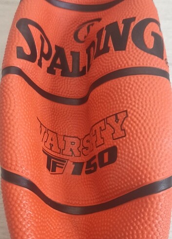 Sıfır basketbol topu hiç kullanılmadı