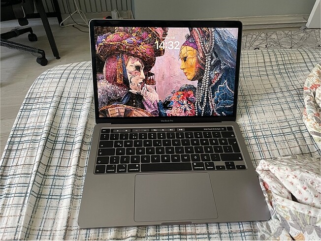 macbook pro 13 inç 2020 touch bar 16 gb ram 512 gb