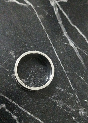 Beden Minimalist Siyah Yılan Desenli Tokalı Yüzük