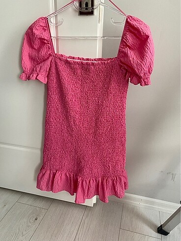 Pembe elbise