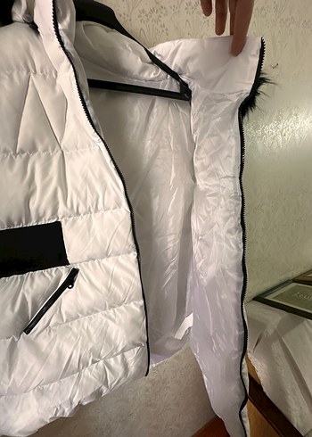 Siyah Kürklü Beyaz Şişme Yelek - Görsel 6