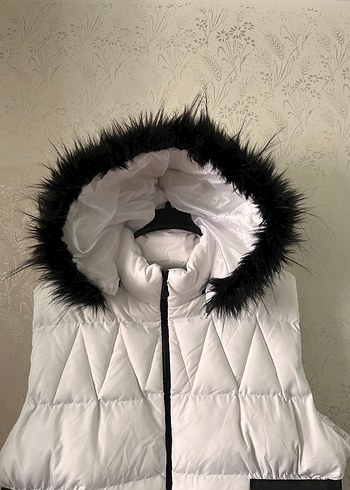 Siyah Kürklü Beyaz Şişme Yelek - Görsel 3