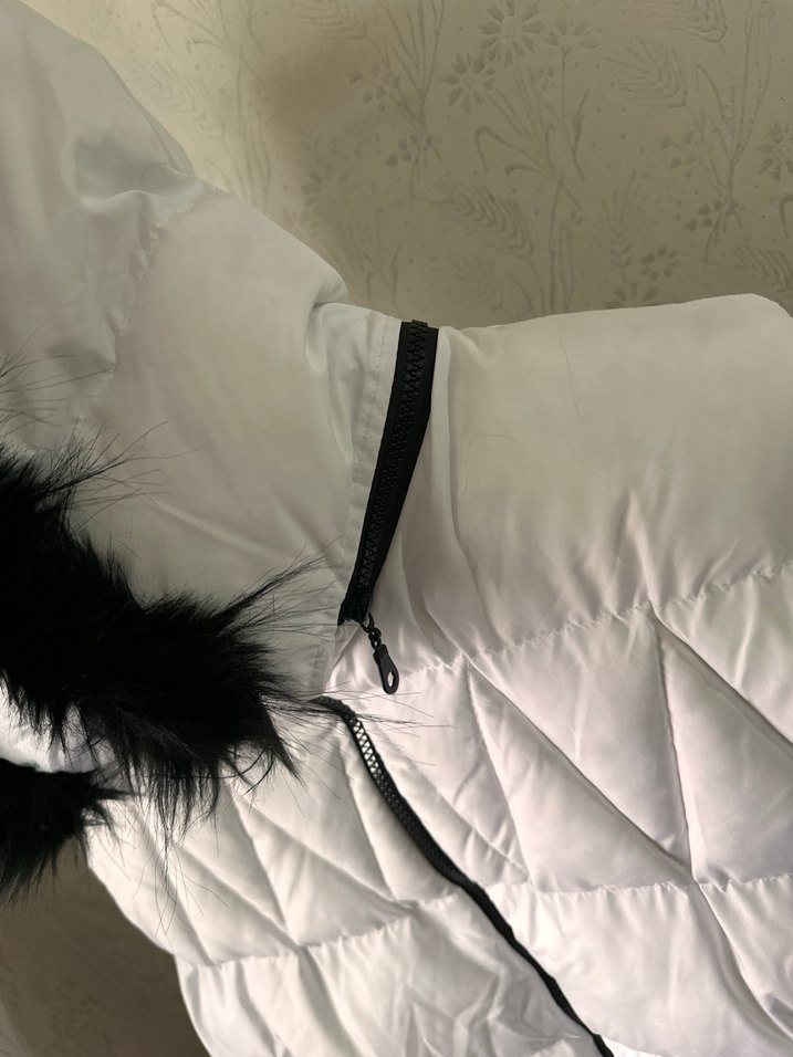 Siyah Kürklü Beyaz Şişme Yelek - Görsel 5