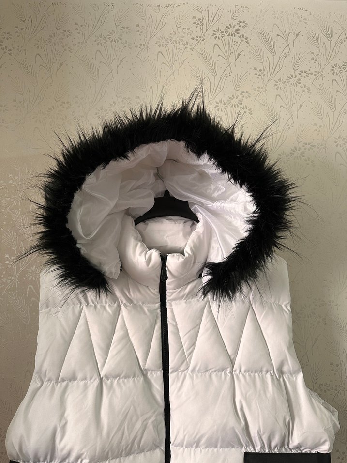 Siyah Kürklü Beyaz Şişme Yelek - Görsel 3