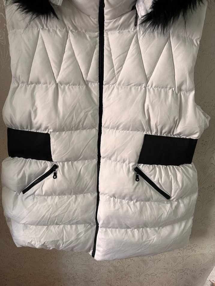 Siyah Kürklü Beyaz Şişme Yelek - Görsel 2