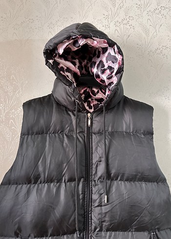 Siyah Kapüşonlu Kadın Şişme Yelek - Görsel 3