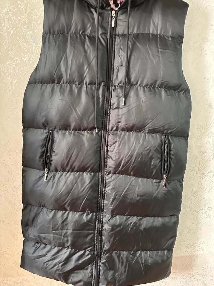 Siyah Kapüşonlu Kadın Şişme Yelek - Görsel 2