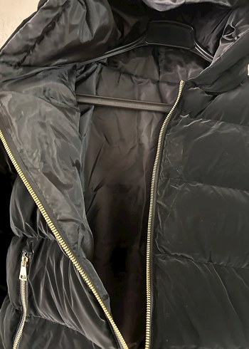 Siyah Kapüşonlu Kadın Kısa Mont - Görsel 3