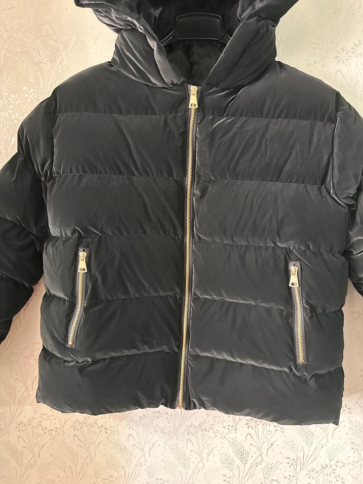 Siyah Kapüşonlu Kadın Kısa Mont - Görsel 2