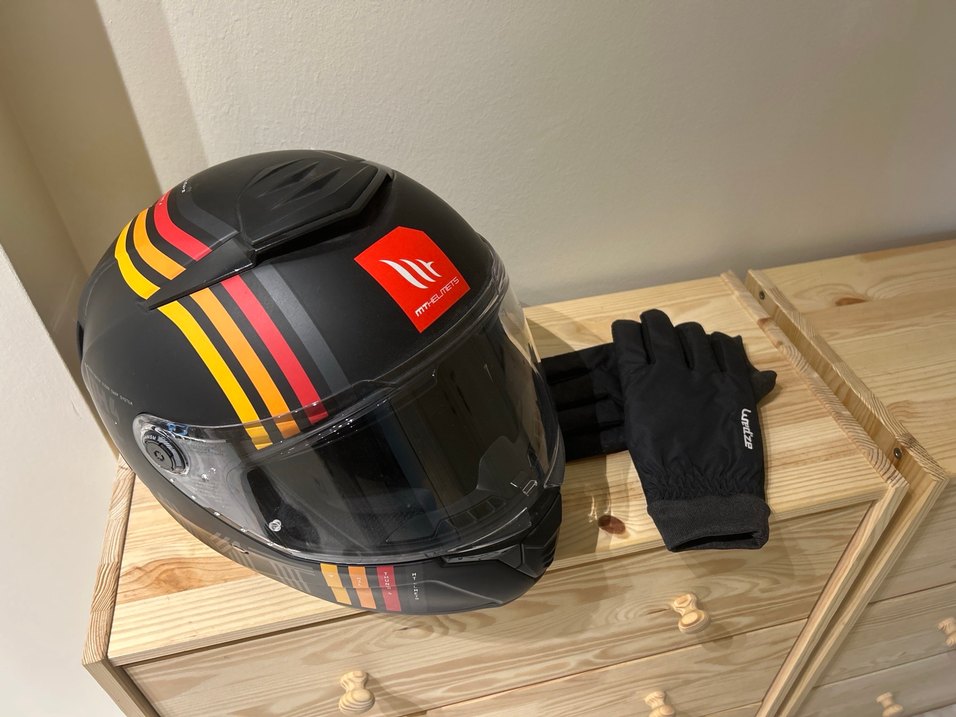 MT Thunder 4 Sv Mil C2 Şeffaf Vizörlü Mat Siyah

Motosiklet Kask - Görsel 3