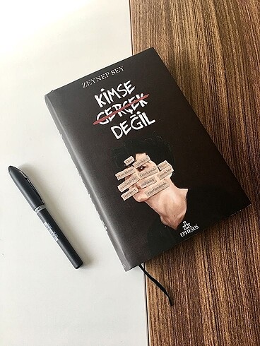  Beden Kimse Gerçek Değil / Zeynep Sey
