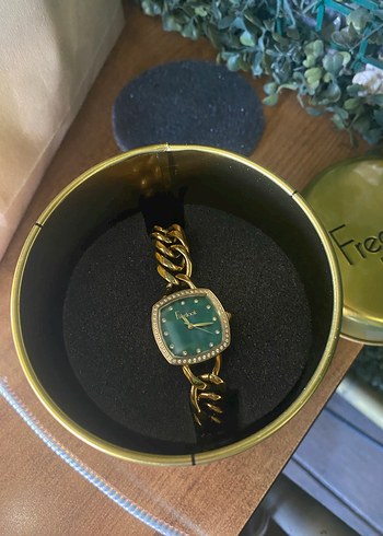 Diğer Zincir Detaylı Altın Renk Kadın Saati