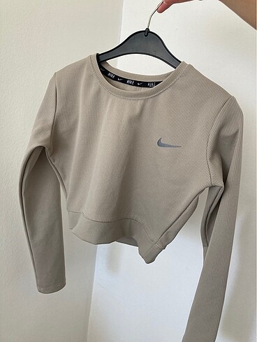 Nike crop