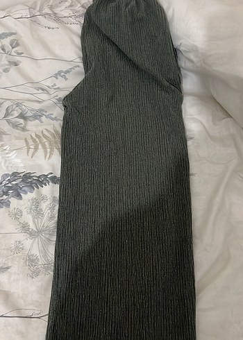 Haki yeşili rahat kesim kıyafet - Görsel 3