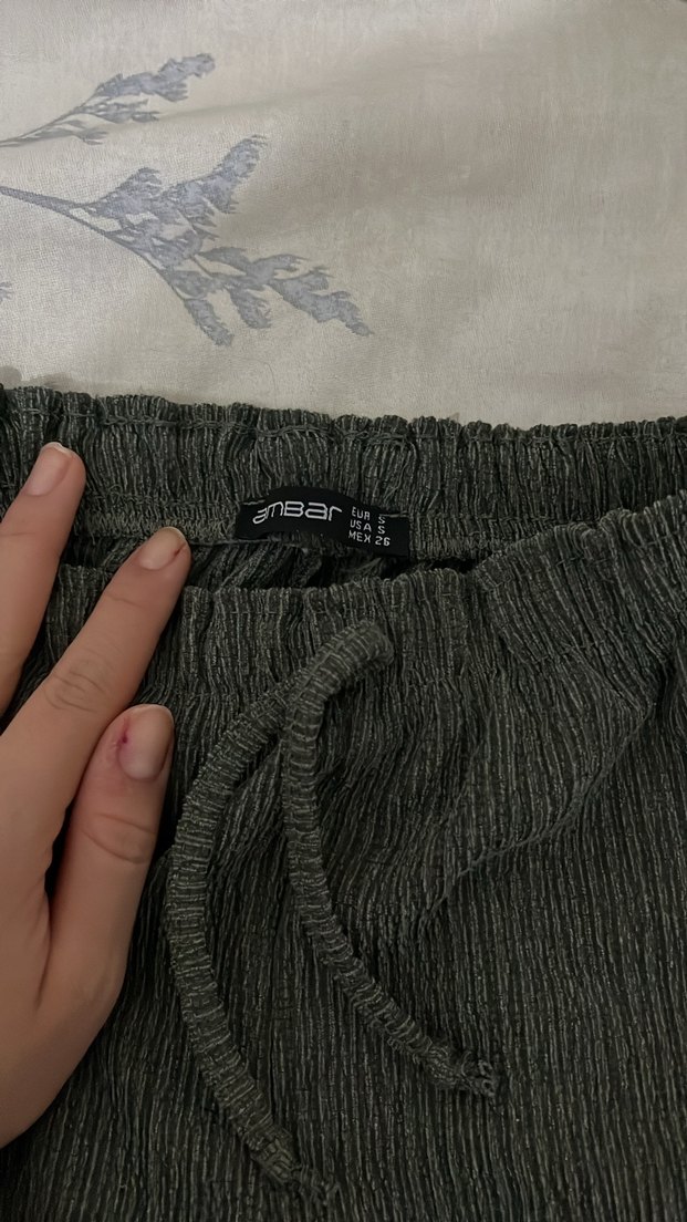 Haki yeşili rahat kesim kıyafet - Görsel 2