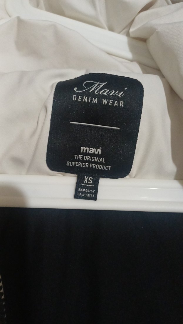 Kadın Beyaz Kapüşonlu Fermuarlı Kış Montu - Görsel 3