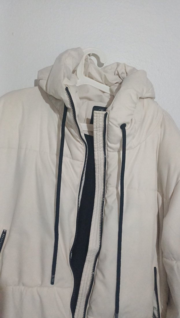 Kadın Beyaz Kapüşonlu Fermuarlı Kış Montu - Görsel 2