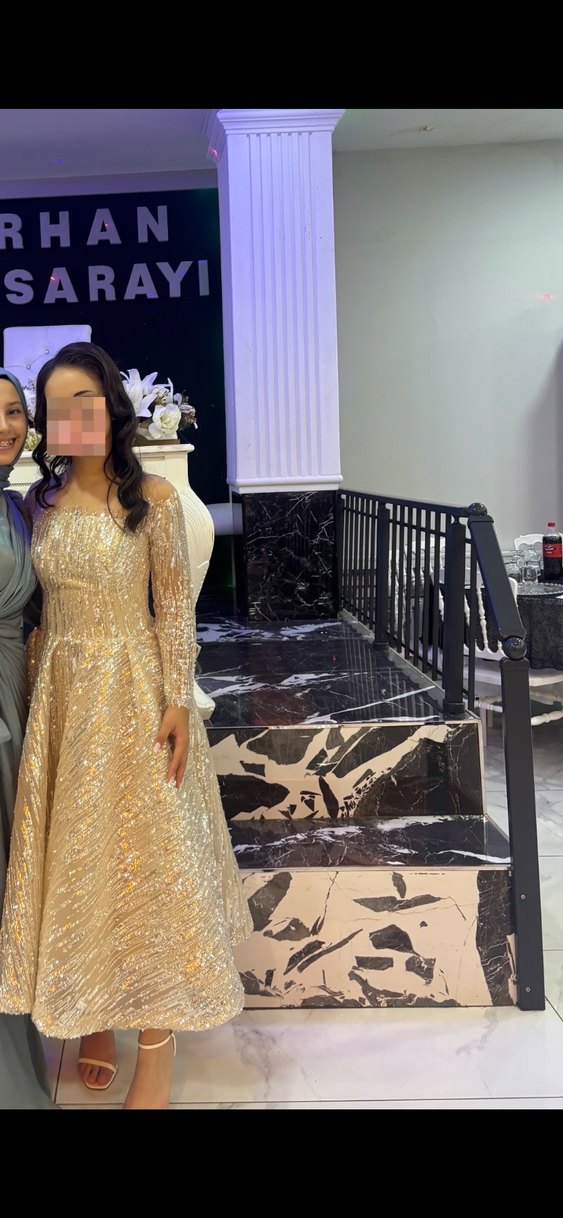 Parlak Altın Uzun Kollu Straplez Abiye - Görsel 4