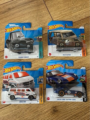 Hotwheels 4 adet karışık araba