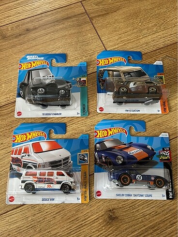  Hotwheels 4 adet karışık araba
