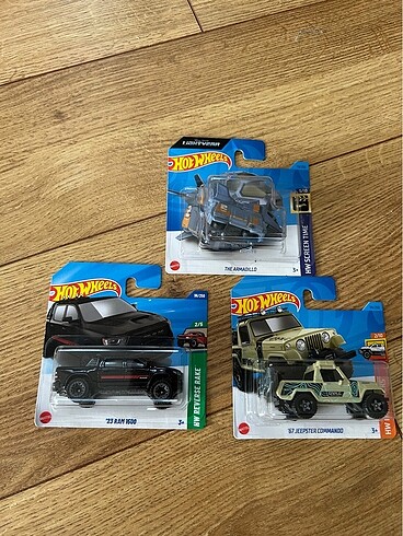 Hotwheels 3 adet karışık araba