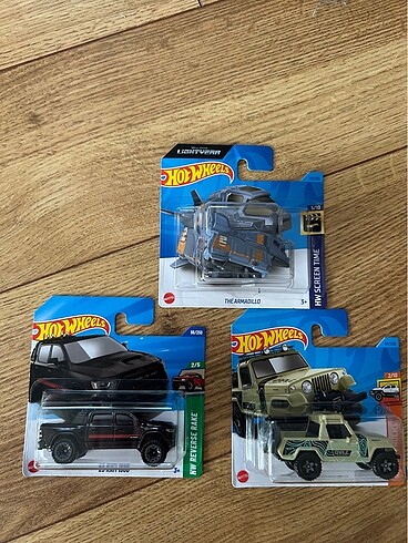  Hotwheels 3 adet karışık araba