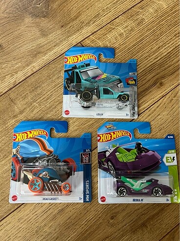  Hotwheels 3 adet karışık araba