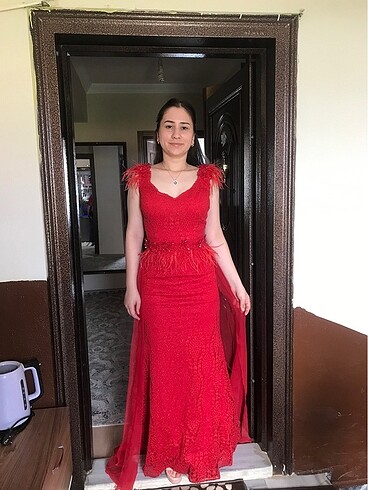 Kırmızı elbise kına