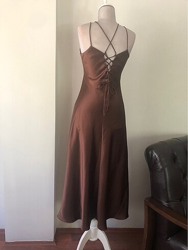 ZARA. SATEN ELBİSE