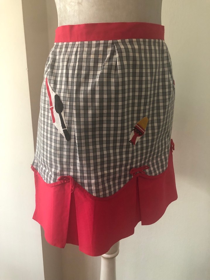 Nakışlı Kırmızı Gri Mutfak Önlüğü - Görsel 4