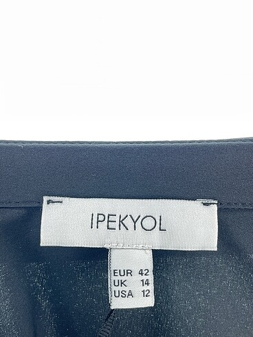42 Beden siyah Renk ipekyol Bluz %70 İndirimli.