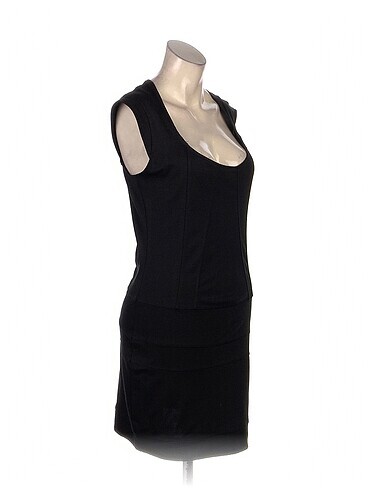 Guess Guess Kısa Elbise %70 İndirimli.