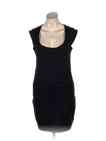 Guess Kısa Elbise %70 İndirimli.
