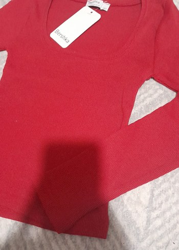 kırmızı u yaka bluz - Görsel 2